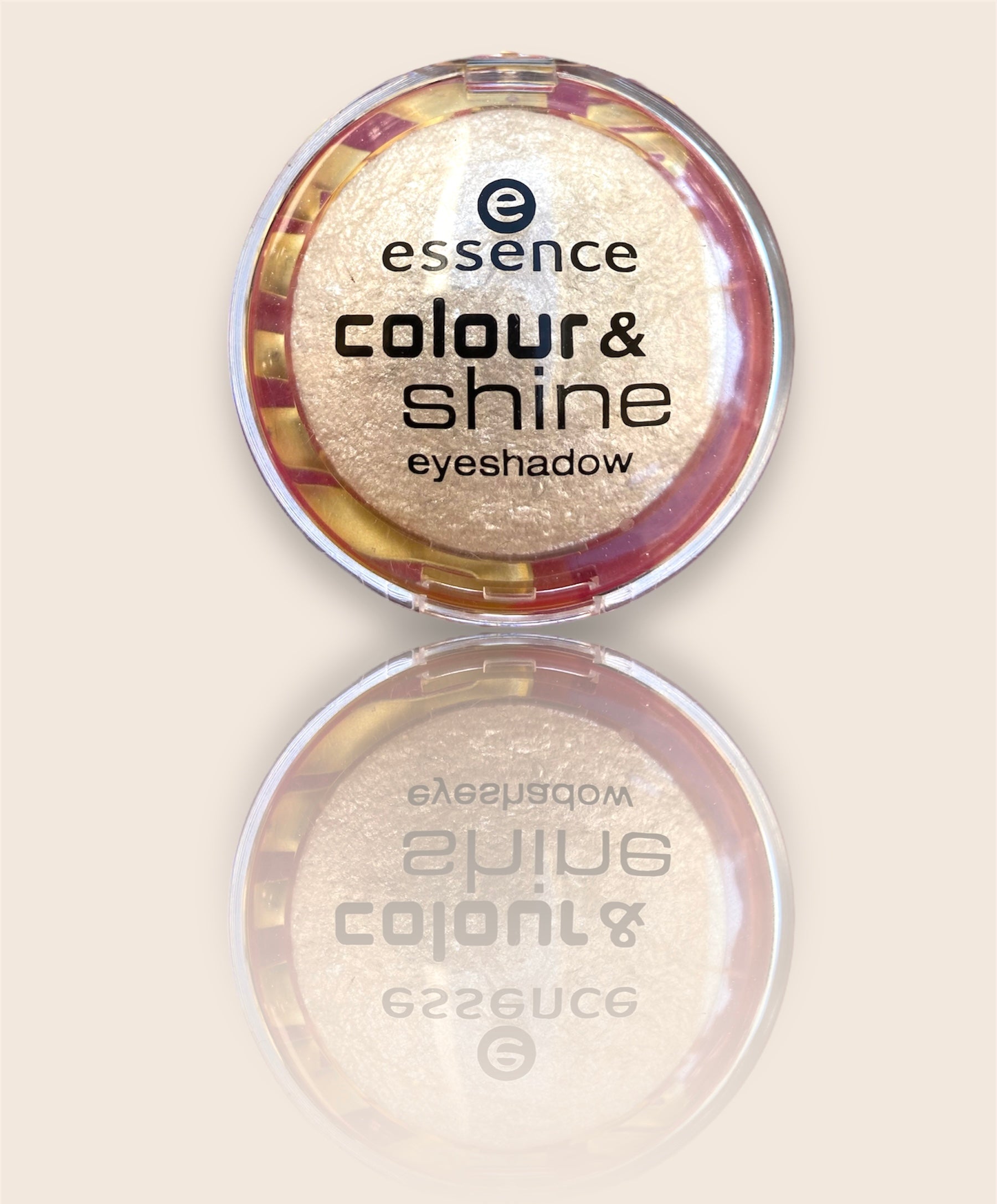 ESSENCE - OMBRETTO COLORATO E BRILLANTE